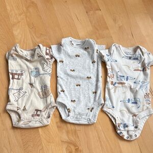 Carter's Newborn Bodysuits - 3 pack